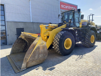 اللودر بعجل KOMATSU WA475