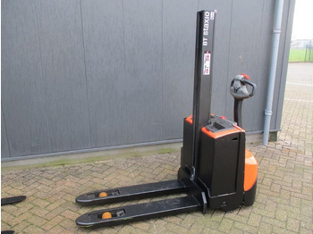 آلة تكديس TOYOTA