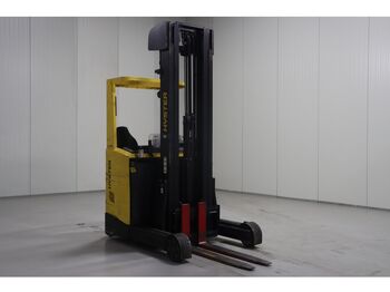 رافعة شوكية للوصول للأماكن الضيقة HYSTER
