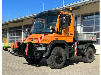 شاحنة قلاب UNIMOG U400
