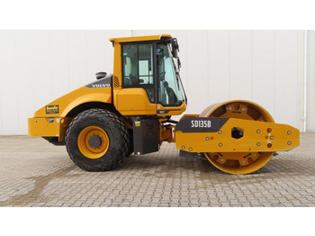 ضاغطة التربة VOLVO SD135B