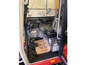 حفار صغير Takeuchi TB 240: صورة 5