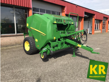 آلة بالات دائرية JOHN DEERE