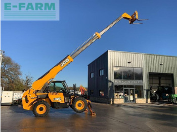 آلة رفع ونقل تلسكوبية JCB