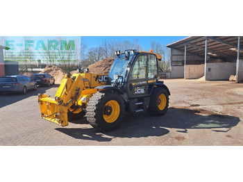 آلة رفع ونقل تلسكوبية JCB