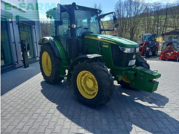 جرار John Deere 5100m: صورة 2