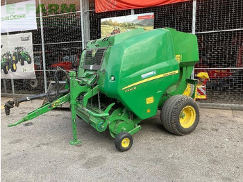 آلة بالات مربعة JOHN DEERE