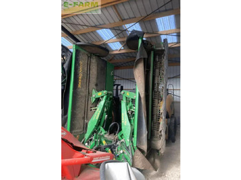 جزازة العشب JOHN DEERE