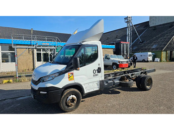 شاحنة بهيكل معدني للمقصورة IVECO Daily