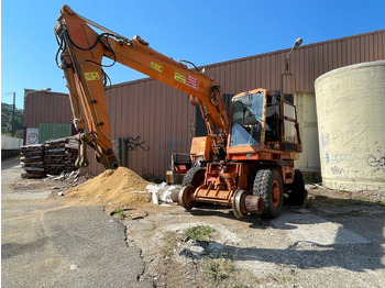 حفار ذو عجلات CASE