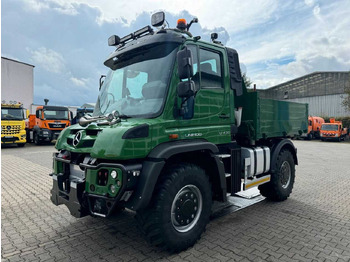 شاحنة قلابة صغيرة UNIMOG