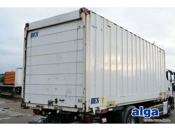 شاحنة بهيكل معدني للمقصورة