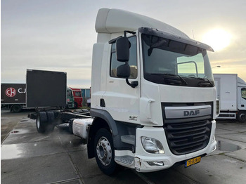 شاحنة بهيكل معدني للمقصورة DAF CF 260