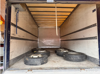 شاحنة صندوقية Renault midlum 220.08: صورة 4