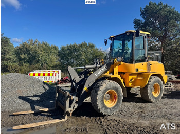 اللودر بعجل Volvo L30G: صورة 2