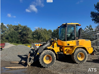 اللودر بعجل Volvo L30G: صورة 3