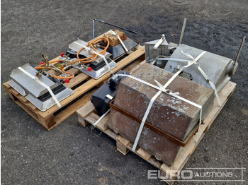 معدات الانشاءات Pallets of Lamps (2 of): صورة 2