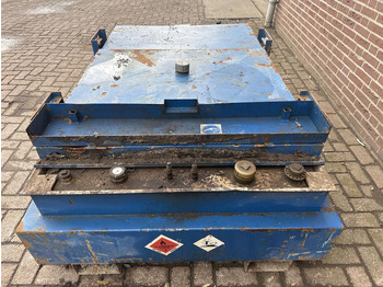 شاحنة صهريج لنقل الوقود IBC tank: صورة 4