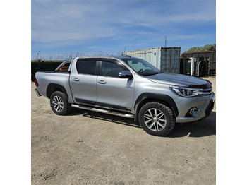 شاحنة البيك أب TOYOTA