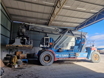 آلة حمل الحاويات في الأماكن الصغيرة KONECRANES