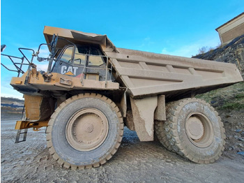 شاحنة قلابة صلبة/ شاحنة صخور CATERPILLAR 777