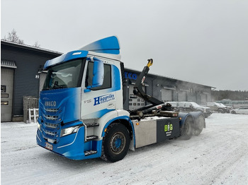 شاحنة برافعة خطافية IVECO