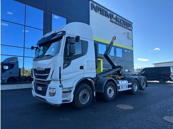شاحنة برافعة خطافية IVECO X-WAY