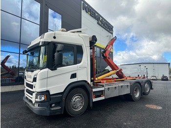 شاحنة برافعة خطافية SCANIA P