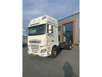 شاحنة بهيكل معدني للمقصورة DAF XF 530