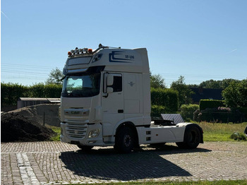 شاحنة بهيكل معدني للمقصورة DAF XF 106