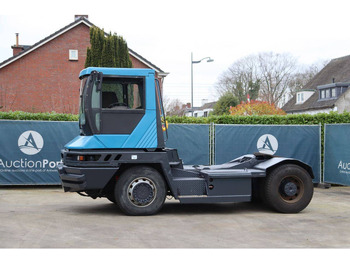 شاحنة نقل نصف مقطورة بالميناء TERBERG