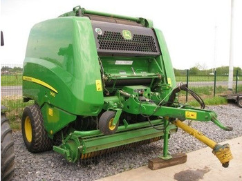 آلة بالات دائرية JOHN DEERE