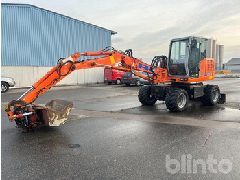 حفار ذو عجلات HITACHI