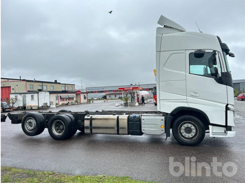 شاحنة بهيكل معدني للمقصورة VOLVO FH 6x2: صورة 4