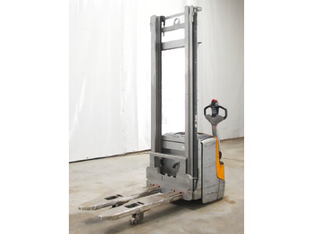 آلة تكديس STILL