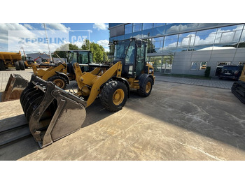 اللودر بعجل CATERPILLAR 908M