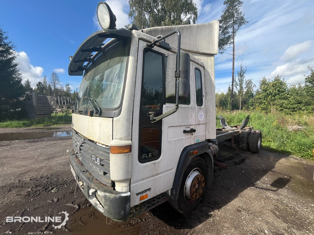 1999 Volvo FL6 Chassis 4x2 N2 - شاحنة بهيكل معدني للمقصورة: صورة 2 1999 Volvo FL6 Chassis 4x2 N2 - شاحنة بهيكل معدني للمقصورة: صورة 2