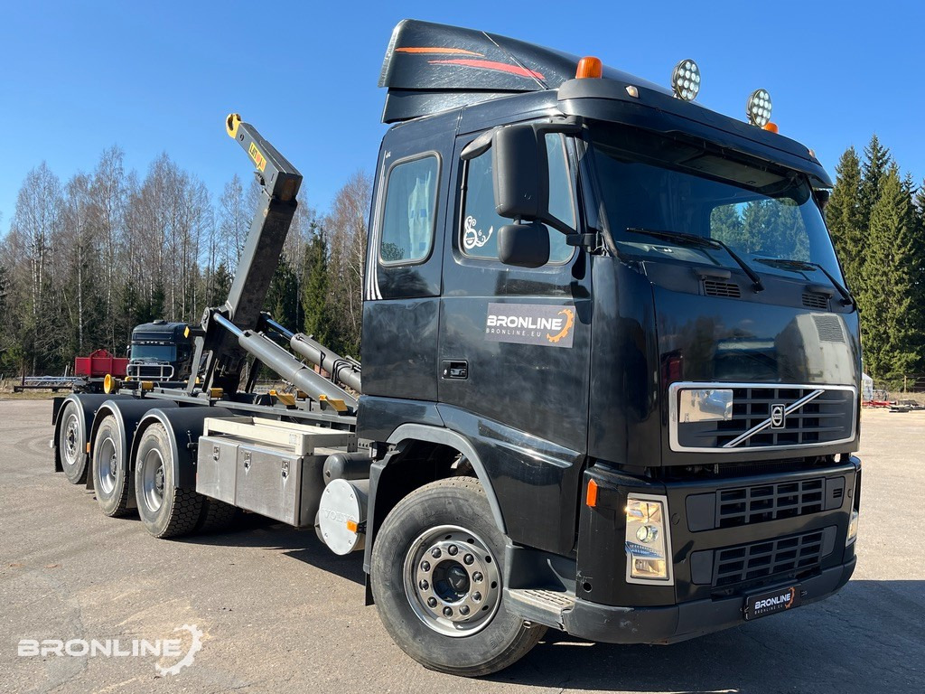 2005 Volvo FH12 8x4 + konkslift 26t - شاحنة برافعة خطافية: صورة 1 2005 Volvo FH12 8x4 + konkslift 26t - شاحنة برافعة خطافية: صورة 1