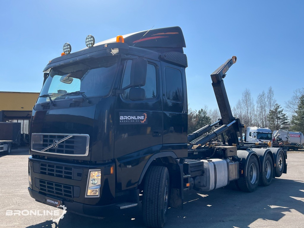 2005 Volvo FH12 8x4 + konkslift 26t - شاحنة برافعة خطافية: صورة 2 2005 Volvo FH12 8x4 + konkslift 26t - شاحنة برافعة خطافية: صورة 2