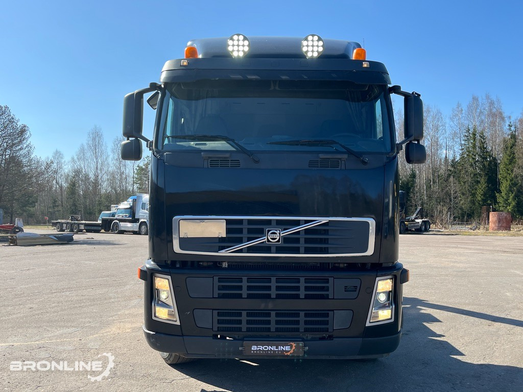 2005 Volvo FH12 8x4 + konkslift 26t - شاحنة برافعة خطافية: صورة 3 2005 Volvo FH12 8x4 + konkslift 26t - شاحنة برافعة خطافية: صورة 3