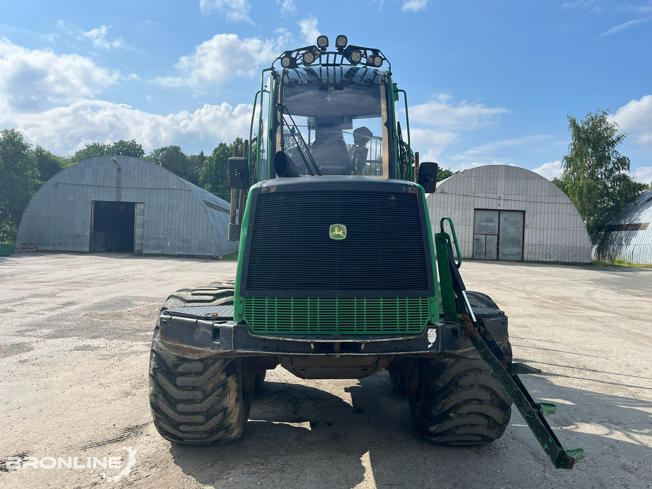 2010 John Deere 1110E Forwarder 8x8 - جرار شحن جذوع أشجار الغابات: صورة 3 2010 John Deere 1110E Forwarder 8x8 - جرار شحن جذوع أشجار الغابات: صورة 3