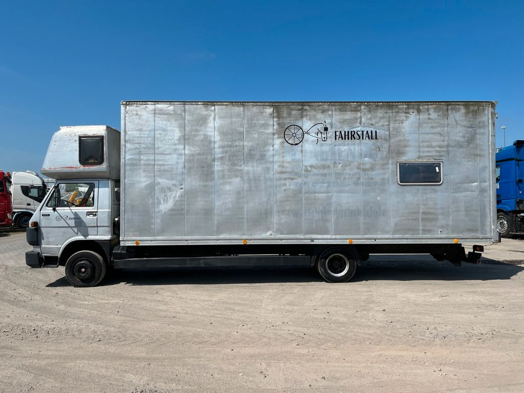 MAN VW-MAN LO2 Koffer Schlafkabine MAN VW-MAN LO2 Koffer Schlafkabine - شاحنة بصندوق مغلق: صورة 2 MAN VW-MAN LO2 Koffer Schlafkabine MAN VW-MAN LO2 Koffer Schlafkabine - شاحنة بصندوق مغلق: صورة 2