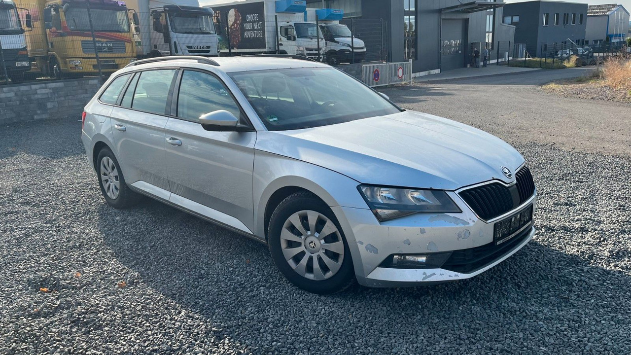 Skoda Superb Combi Active - سيارة ستيشن: صورة 3 Skoda Superb Combi Active - سيارة ستيشن: صورة 3
