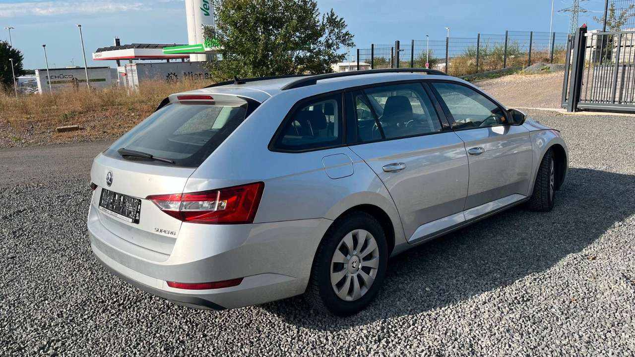 Skoda Superb Combi Active - سيارة ستيشن: صورة 4 Skoda Superb Combi Active - سيارة ستيشن: صورة 4