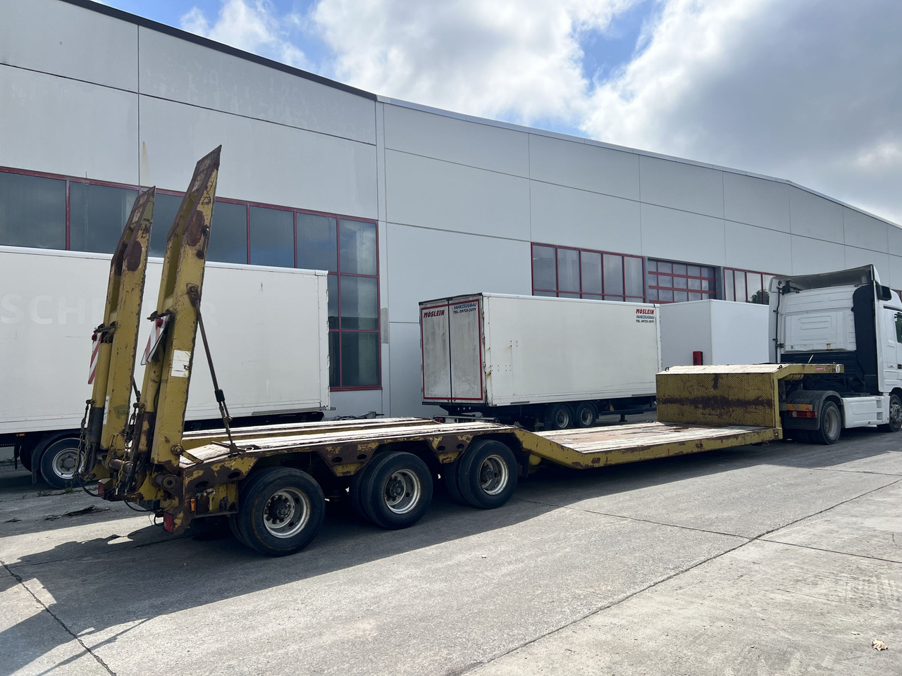 LANGENDORF SATBUE 30/38 3 Achs Tiefbett- Satteltieflader - نصف مقطورة بلودر منخفض: صورة 2 LANGENDORF SATBUE 30/38 3 Achs Tiefbett- Satteltieflader - نصف مقطورة بلودر منخفض: صورة 2