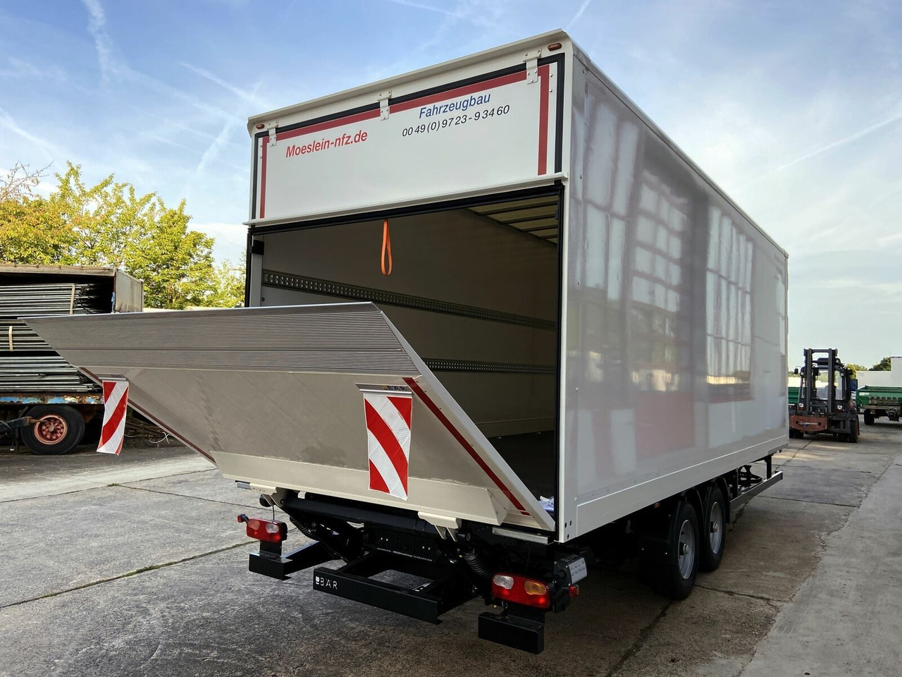 Möslein NEUER Tandem Koffer, Ladebordwand+ Durchladbar - مقطورة بصندوق مغلق: صورة 3 Möslein NEUER Tandem Koffer, Ladebordwand+ Durchladbar - مقطورة بصندوق مغلق: صورة 3