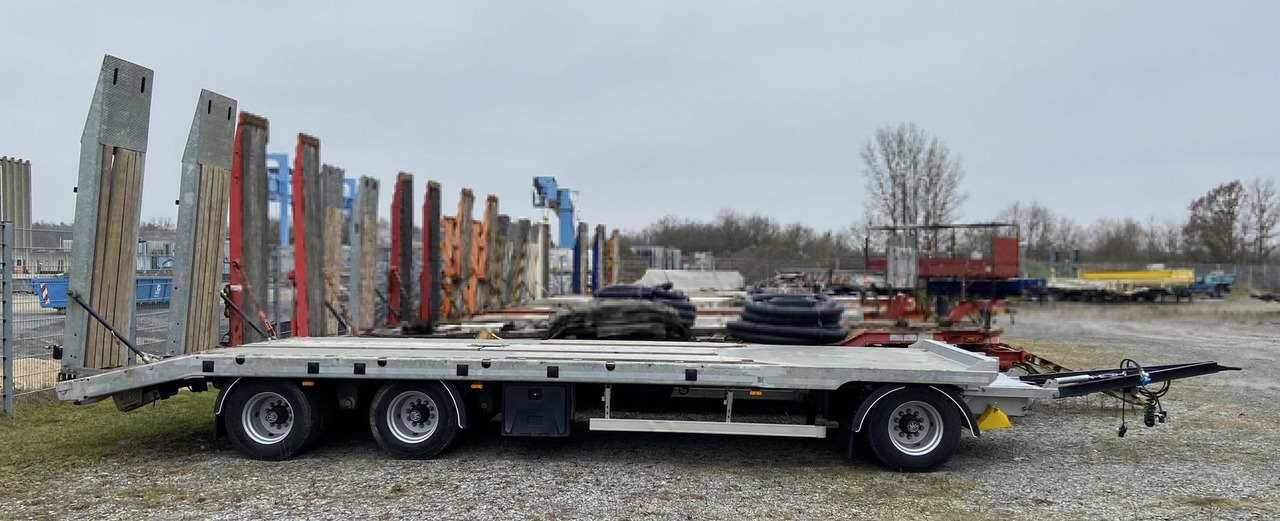 Möslein Neuwertig 3 Achs Tieflader 8,10 m Ladefläche - مقطورة بلودر منخفض: صورة 2 Möslein Neuwertig 3 Achs Tieflader 8,10 m Ladefläche - مقطورة بلودر منخفض: صورة 2