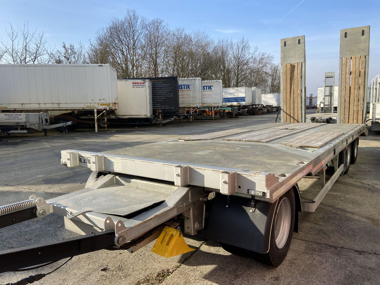 Möslein Neuwertig 3 Achs Tieflader 8,10 m Ladefläche - مقطورة بلودر منخفض: صورة 1 Möslein Neuwertig 3 Achs Tieflader 8,10 m Ladefläche - مقطورة بلودر منخفض: صورة 1