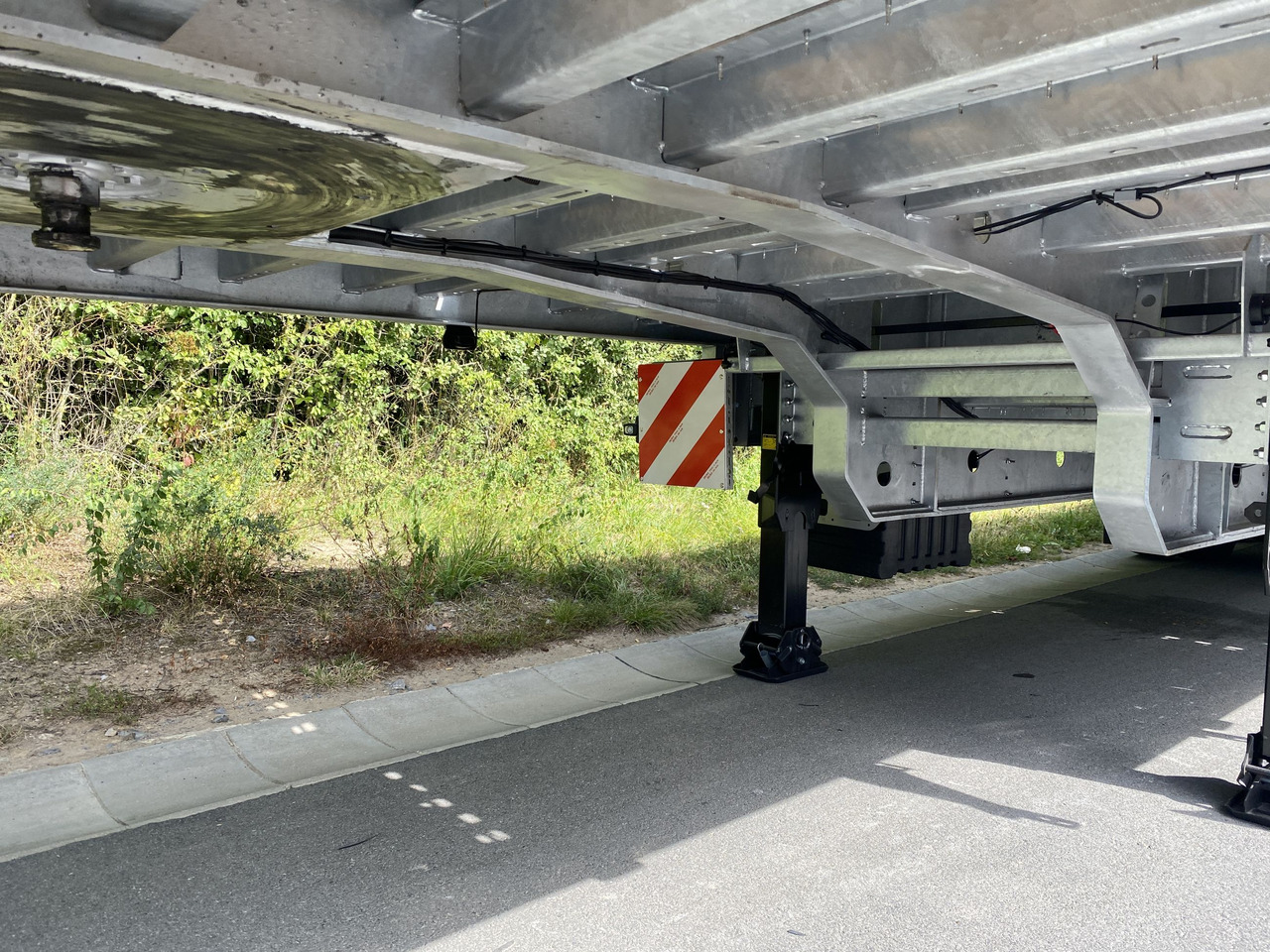 Möslein ST 3-Plato 9,4 3 Achs Satteltieflader Plato 45 t GGfür Fertigteile, Baumaschinen oder Container - نصف مقطورة بلودر منخفض: صورة 5 Möslein ST 3-Plato 9,4 3 Achs Satteltieflader Plato 45 t GGfür Fertigteile, Baumaschinen oder Container - نصف مقطورة بلودر منخفض: صورة 5