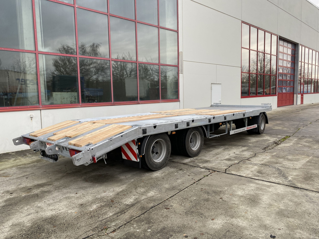 Möslein T 3-8,20 P OR 3 Achs Tieflader gerader Ladefläche 8,10 m,Neufahrzeug - مقطورة بلودر منخفض: صورة 2 Möslein T 3-8,20 P OR 3 Achs Tieflader gerader Ladefläche 8,10 m,Neufahrzeug - مقطورة بلودر منخفض: صورة 2